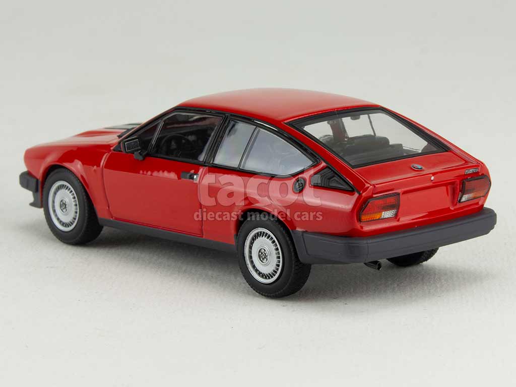 Alfa Romeo GTV 6 1983 Maxichamps 1 43 Autos Miniatures Tacot