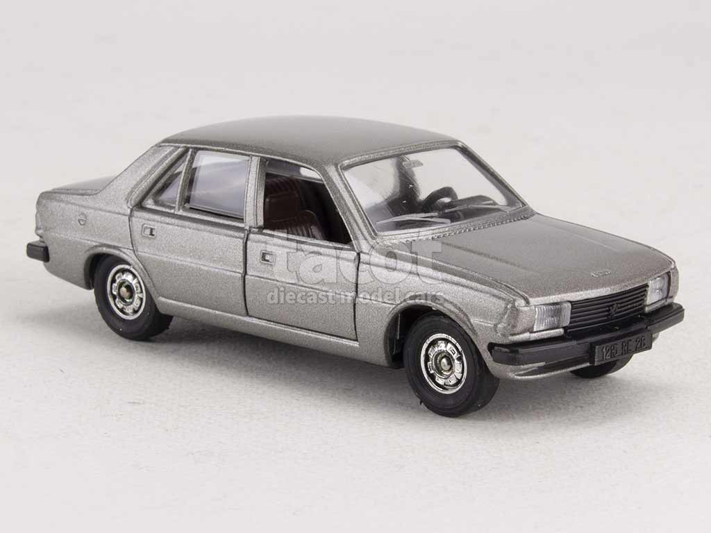 2779 Peugeot 305 Berline 1977