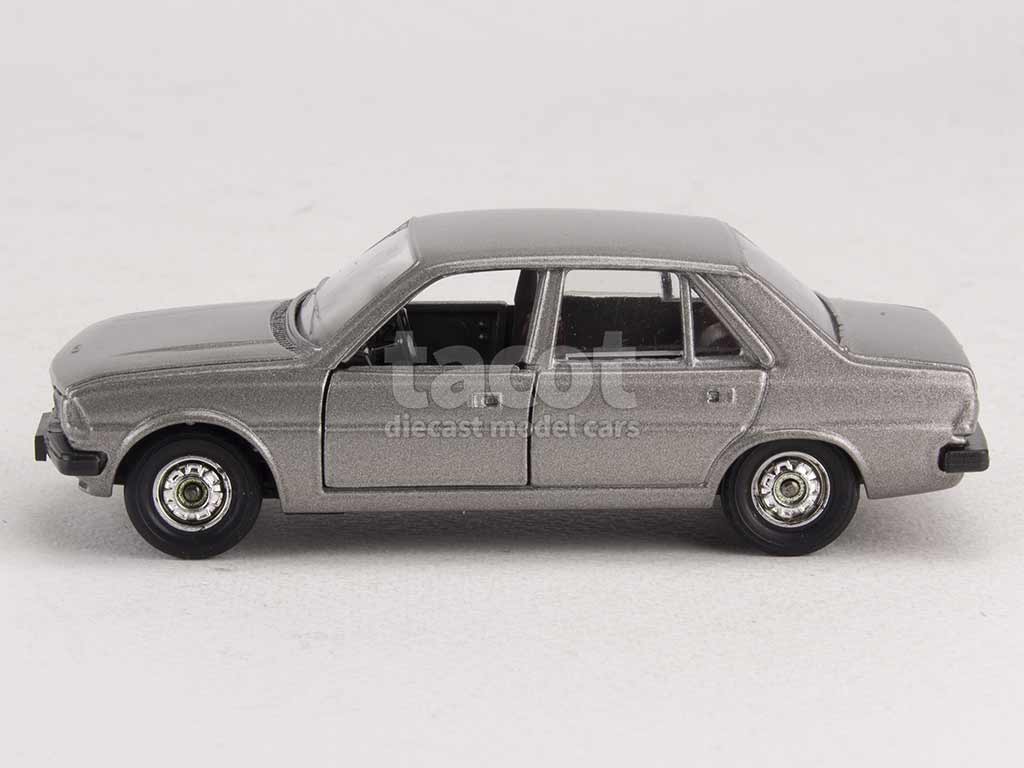 2779 Peugeot 305 Berline 1977