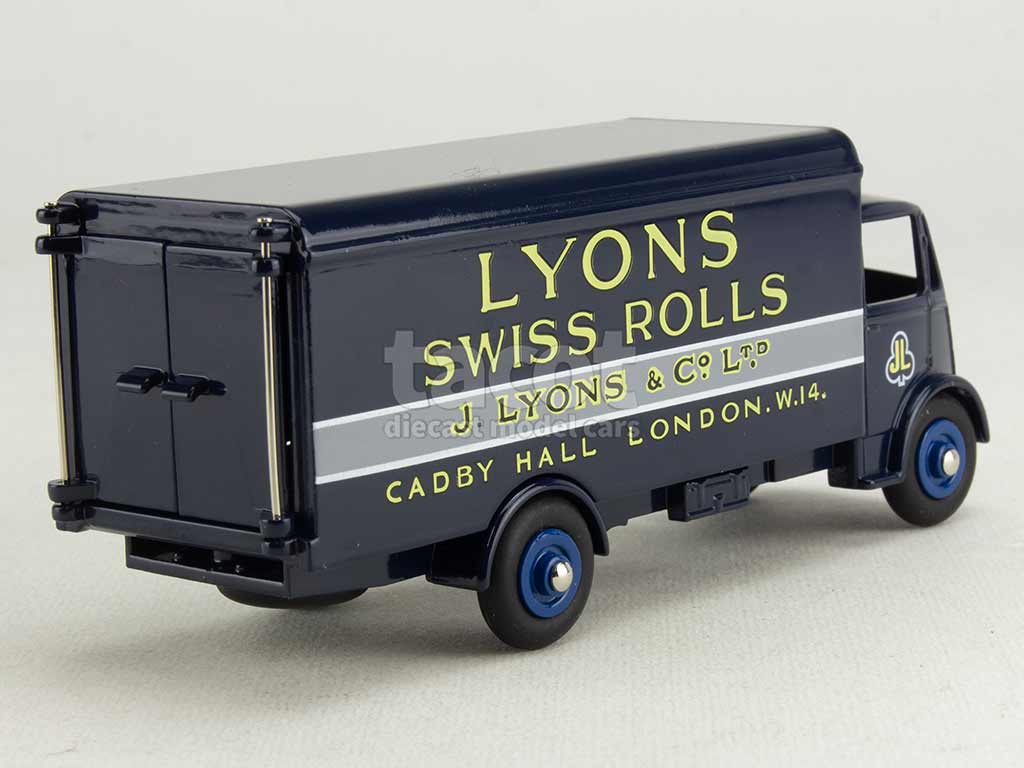 4668 Guy Van Lyons Swiss Rolls