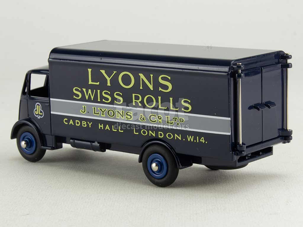 4668 Guy Van Lyons Swiss Rolls