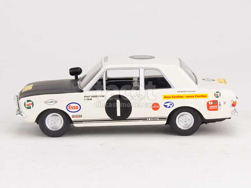 18235 Ford Cortina Safari Rally 1967