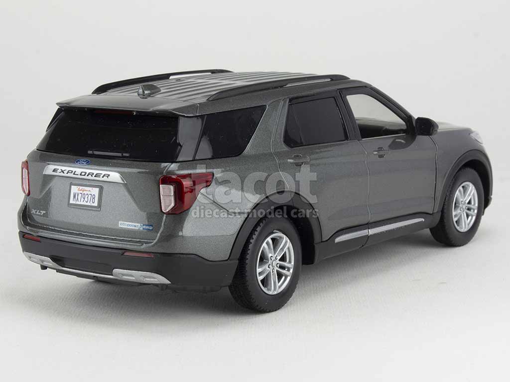 100736 Ford Explorer XLT 2022