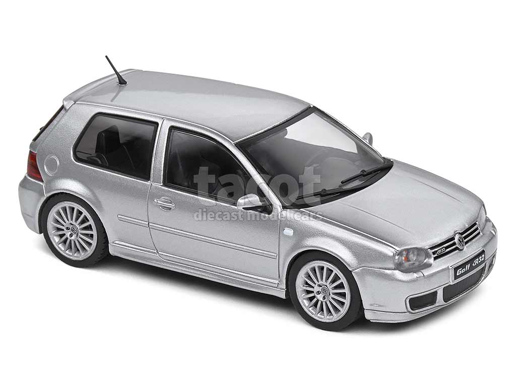 101204 Volkswagen Golf IV R32 2003