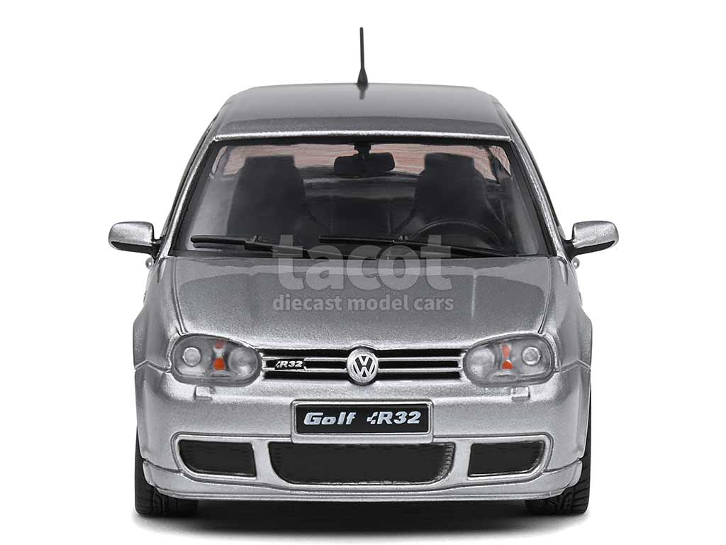 101204 Volkswagen Golf IV R32 2003