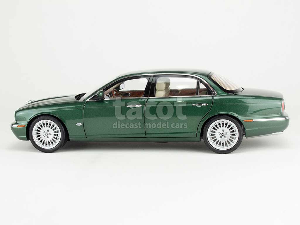 101888 Jaguar XJ6/ X350 2003