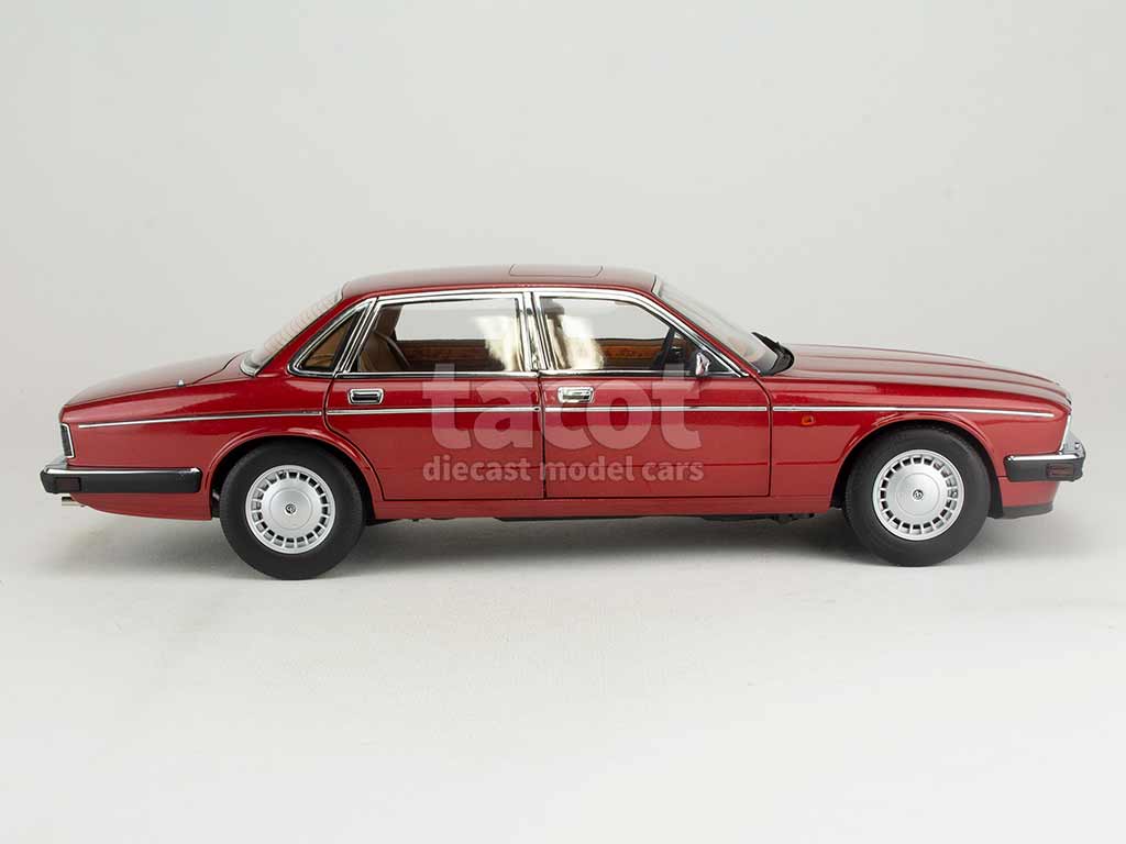 102594 Jaguar Daimler XJ40 1988