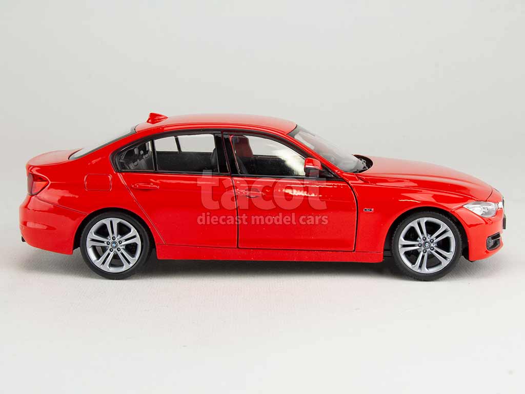 102656 BMW 335i/ F30 2012