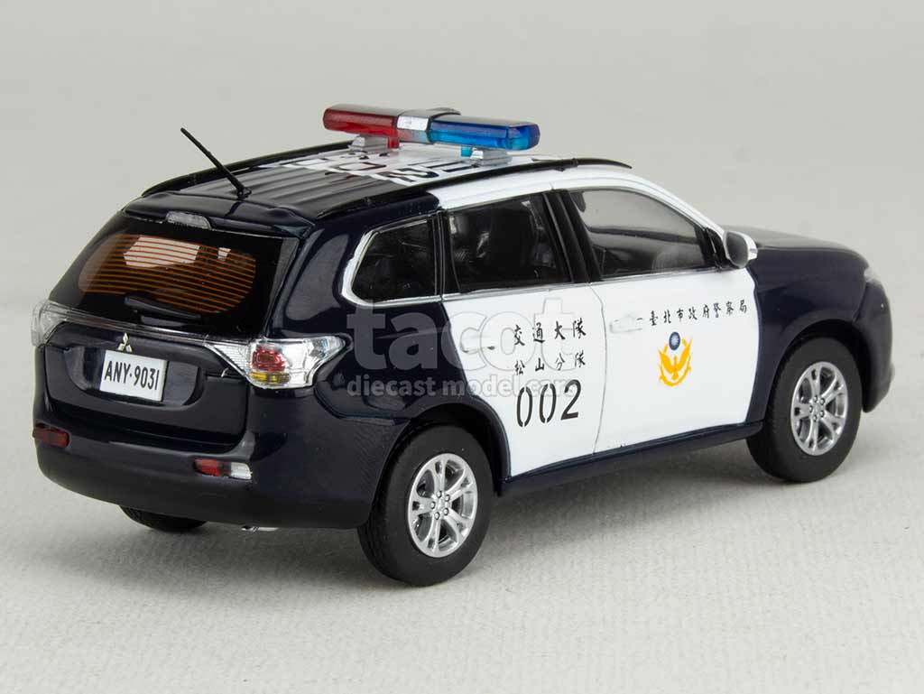 102801 Mitsubishi Outlander Police