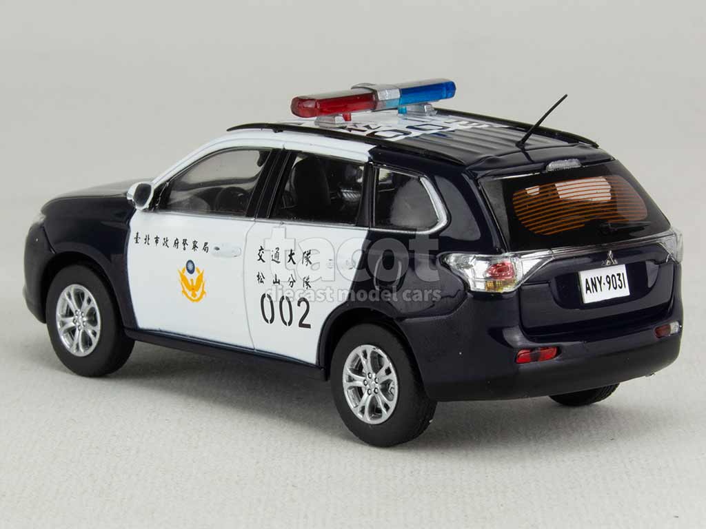 102801 Mitsubishi Outlander Police