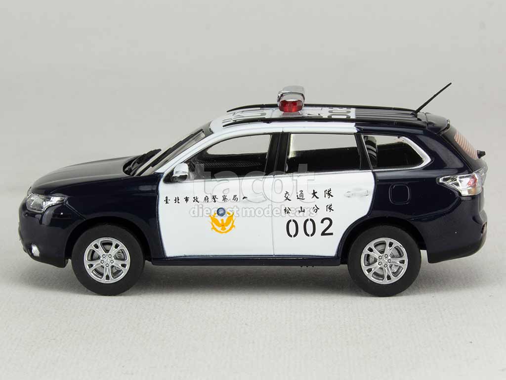 102801 Mitsubishi Outlander Police