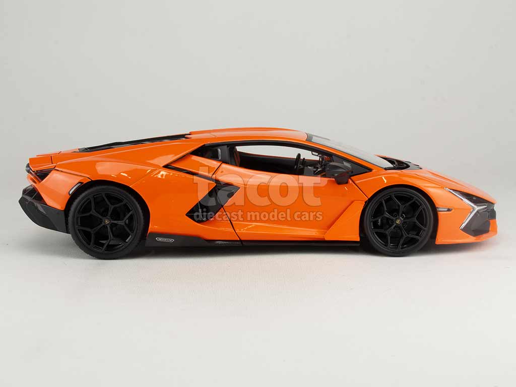 103122 Lamborghini Revuelto 2024