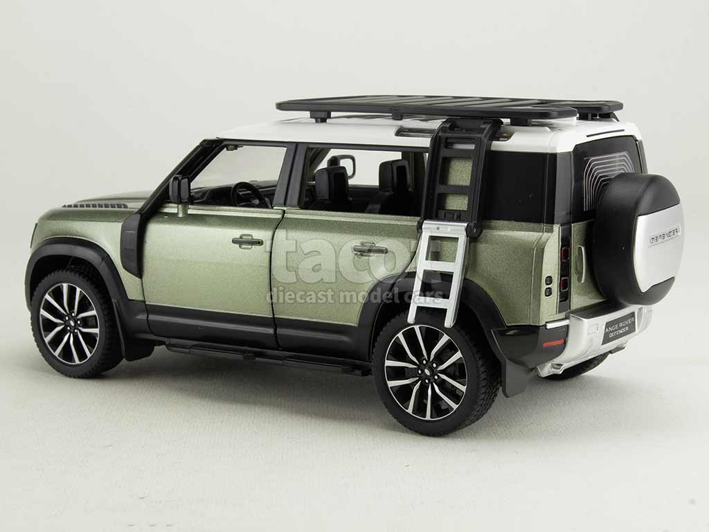 104028 Land Rover Defender 110