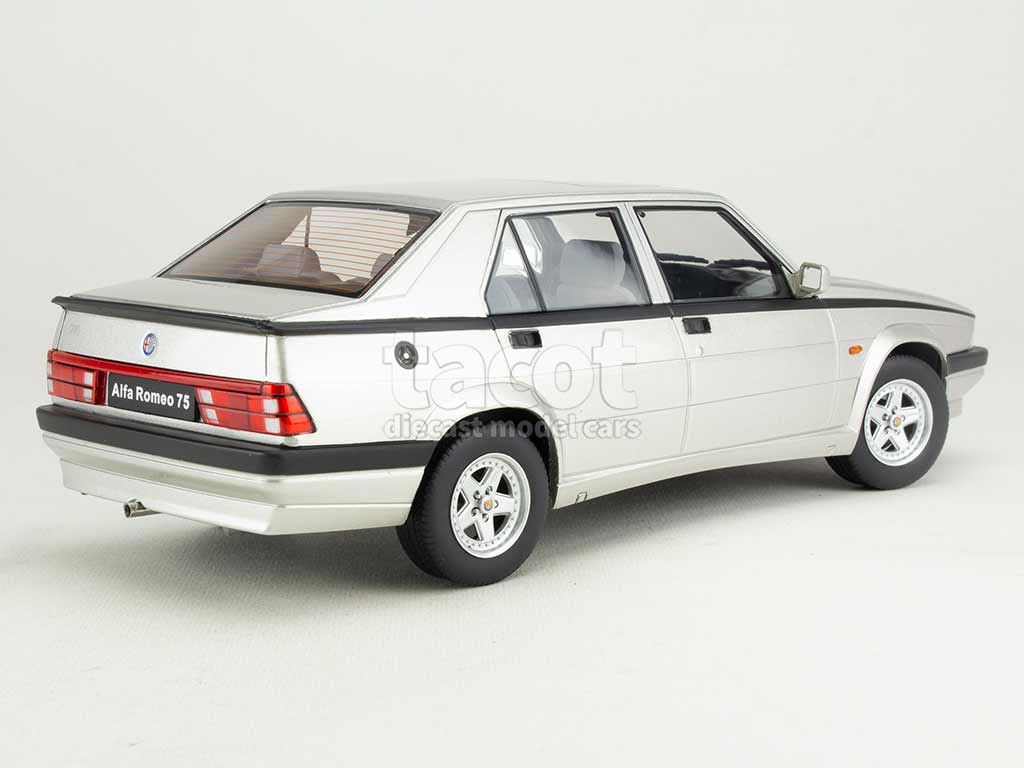 104300 Alfa Romeo 75 1988