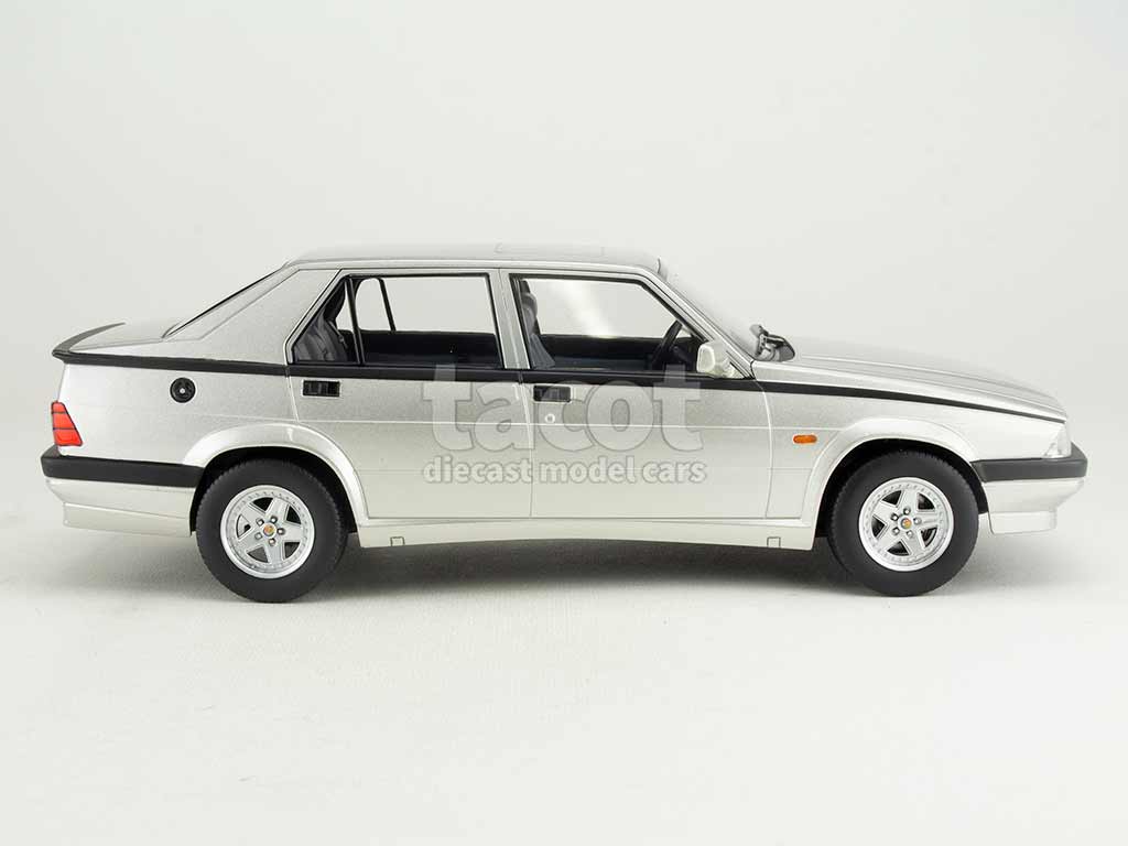 104300 Alfa Romeo 75 1988