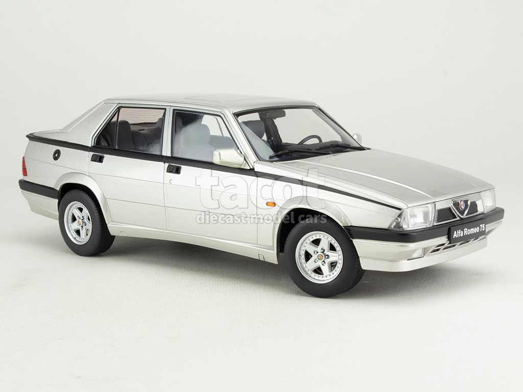 104300 Alfa Romeo 75 1988