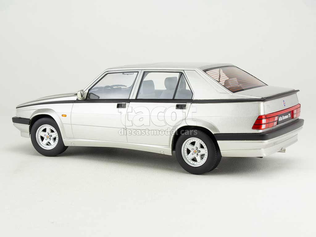 104300 Alfa Romeo 75 1988