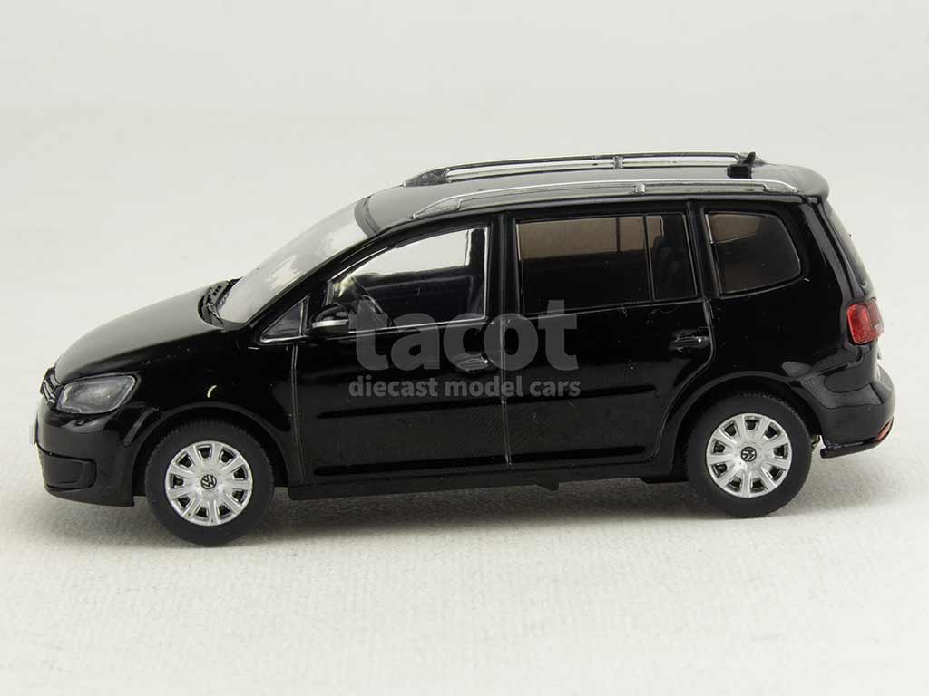 104374 Volkswagen Touran 2010