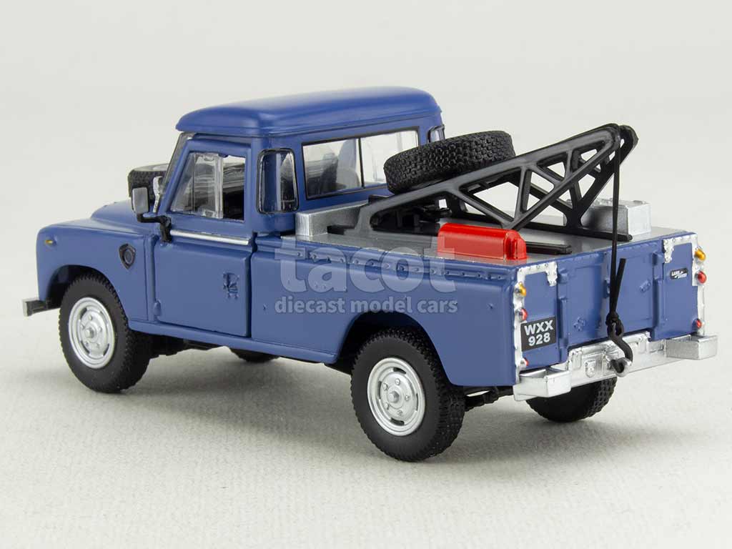 104460 Land Rover 109 Series III Pick-Up Dépanneuse