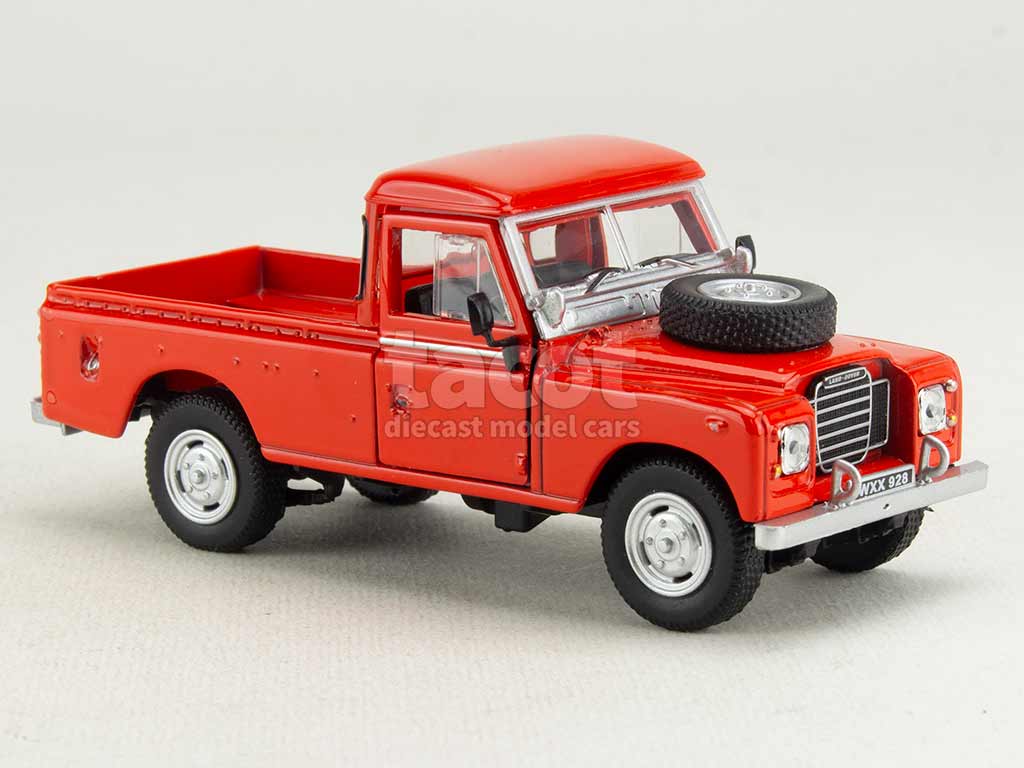 104461 Land Rover 109 Series III Pick-Up