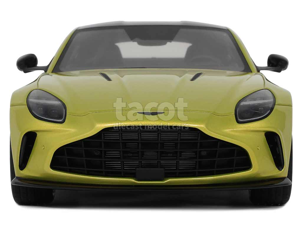 104515 Aston Martin New Vantage 2024