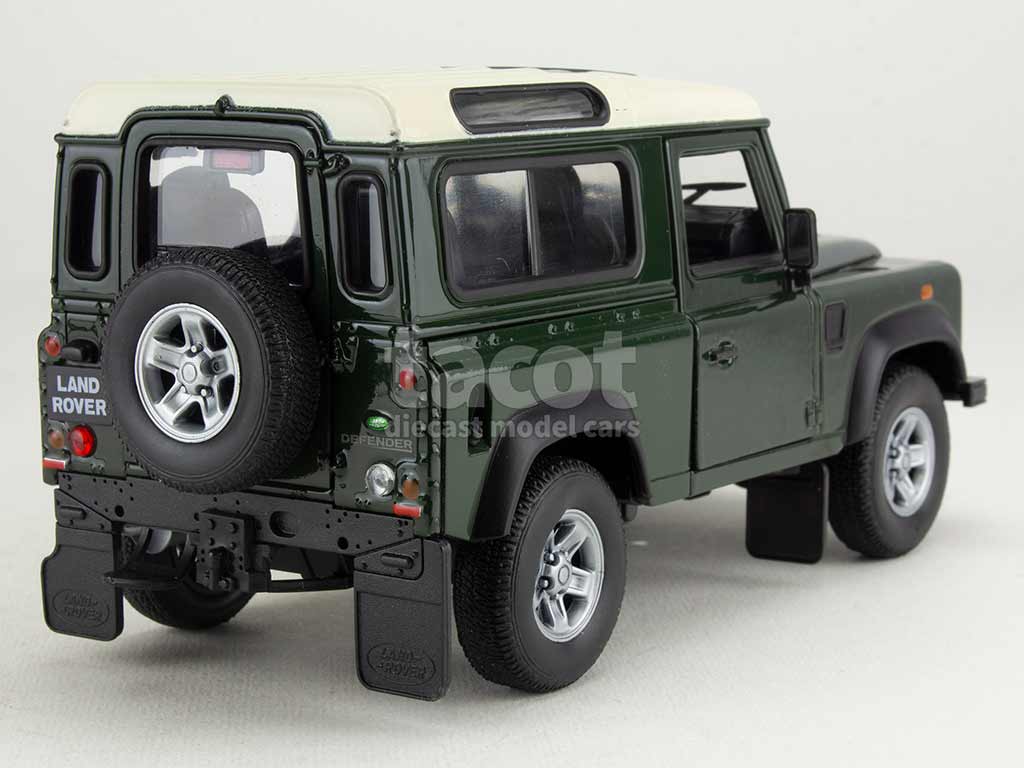 104636 Land Rover Defender 90 1995