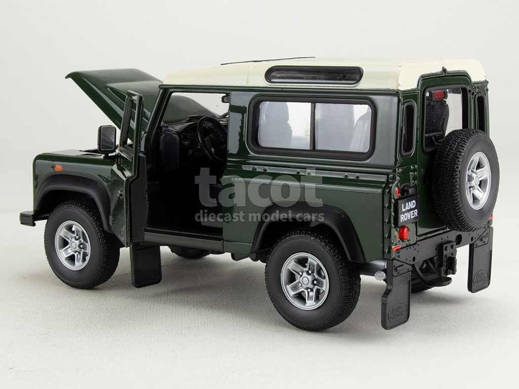 104636 Land Rover Defender 90 1995