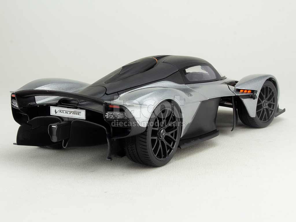 104728 Aston Martin Valkyrie 2022