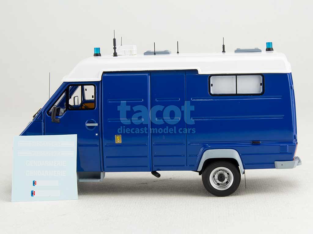 104755 Renault B110 PC Gendarmerie