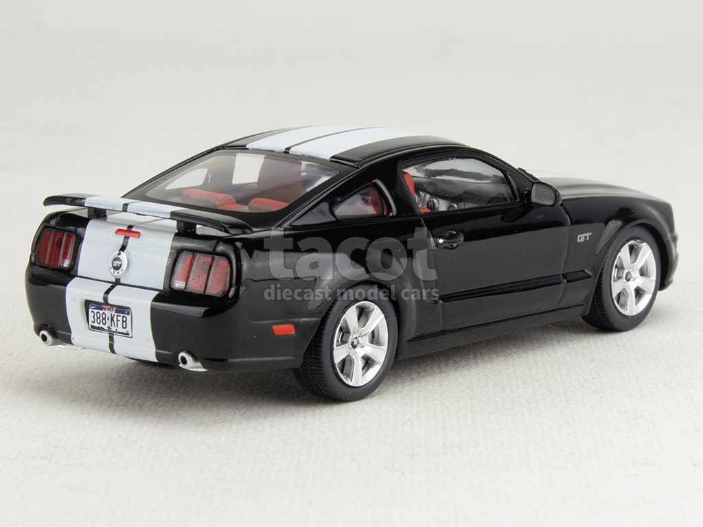 104845 Ford Mustang GT 2006