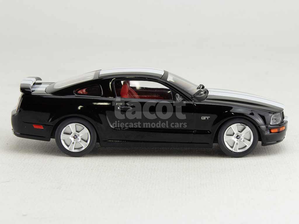 104845 Ford Mustang GT 2006