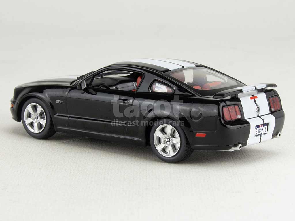 104845 Ford Mustang GT 2006