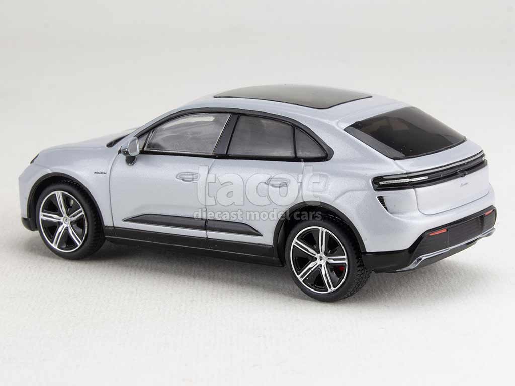 105190 Porsche New Macan Turbo 2025