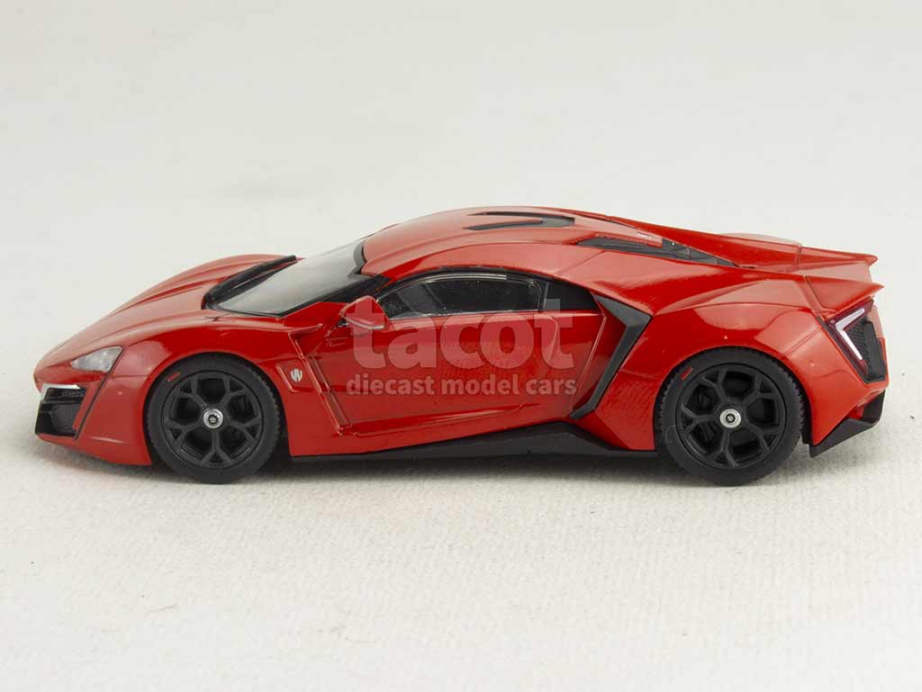 105312 Divers Lykan Hypersport 2013