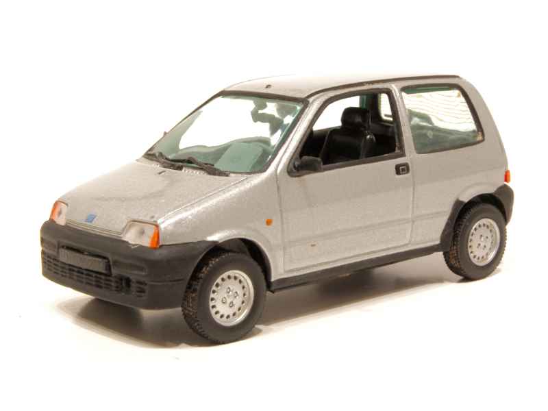 Voiture miniature Fiat 500 VITESSE 1:43