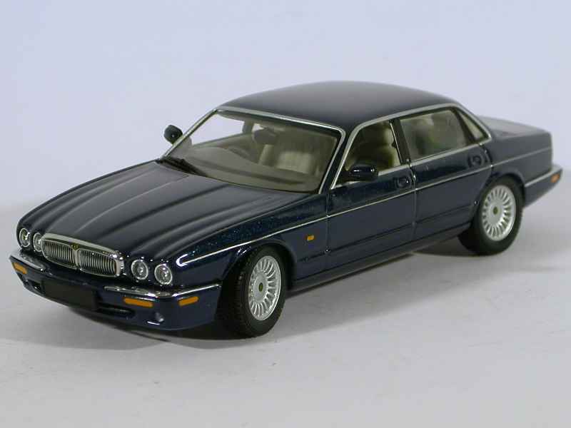 31470 Jaguar XJ 8 2000