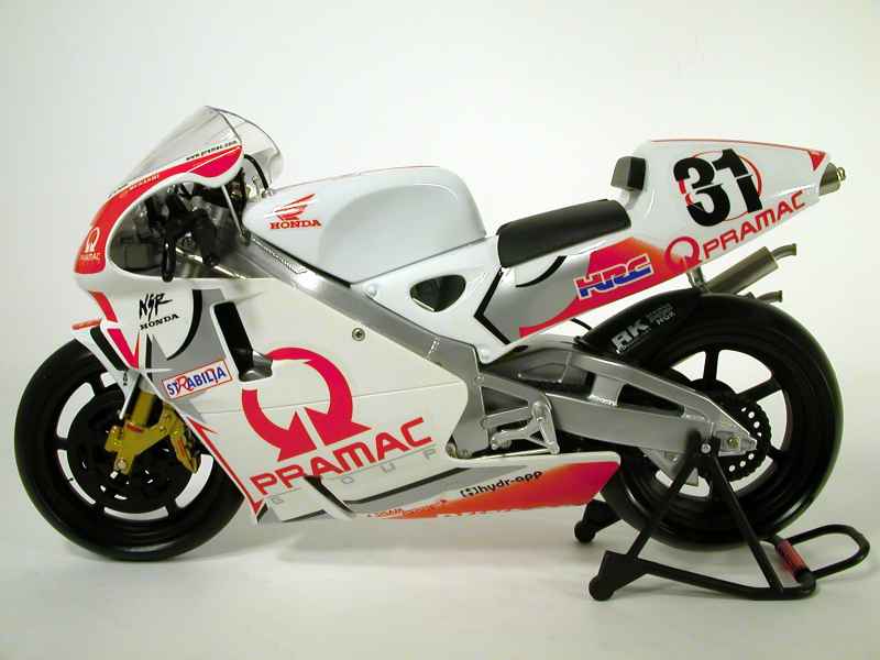 高品質】 GUILOY 1/6 500 NSR HONDA ミニカー - fishtowndistrict.com