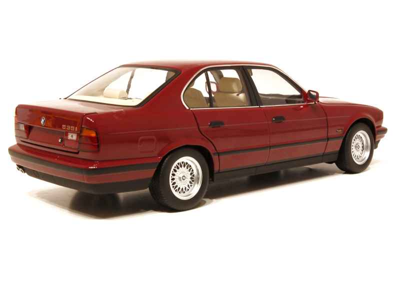 ミニチャンプス 1/18 BMW 535i E34 1988 レッド - ミニカー