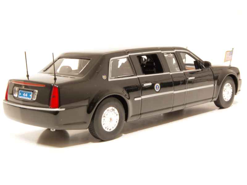 64700 Cadillac DTS Presidential Limousine 2009