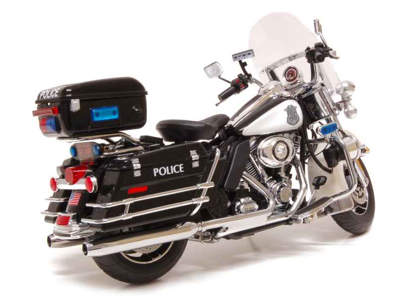 68138 Harley Davidson FLHP Road King Police 2011