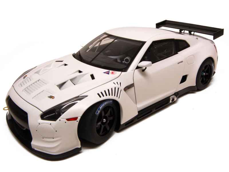 Nissan - GT-R FIA GT1 World Championship 2010 - AUTOart - 1/18