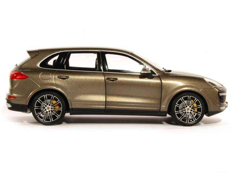 Porsche - Cayenne Turbo S 2015 - Minichamps - 1/18 - Autos Miniatures Tacot