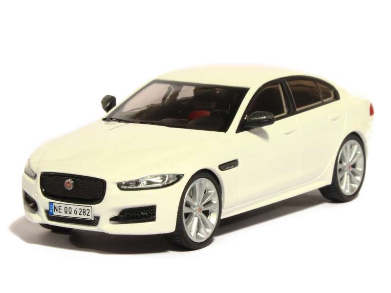 80698 Jaguar XE R-Sport 2015