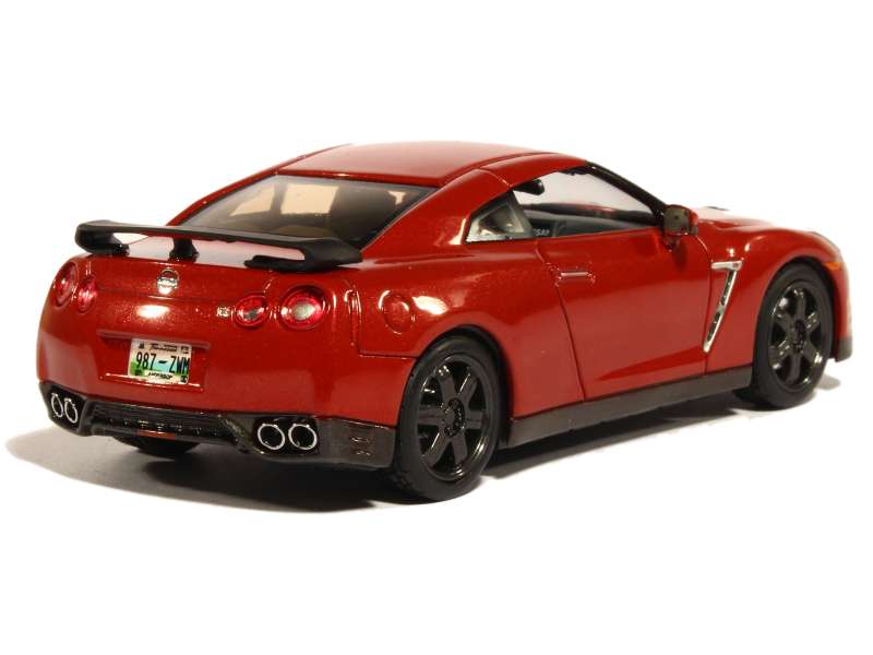 82111 Nissan GT-R Black Edition 2014