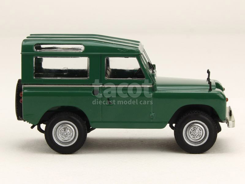 86226 Land Rover Land Series II SWB Hard Back 1961