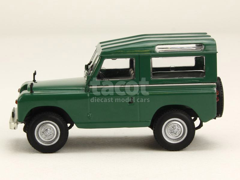 86226 Land Rover Land Series II SWB Hard Back 1961