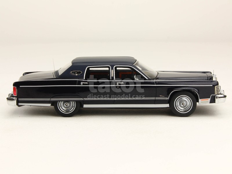 86952 Lincoln Continental Town Car 1977