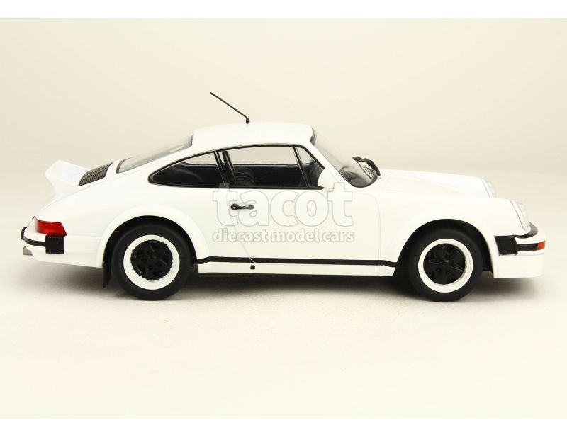 Porsche - 911 Race Version 1982 - IXO - 1/18 - Autos Miniatures Tacot
