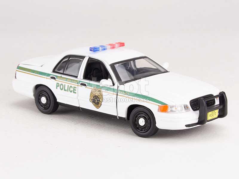 97243 Ford Crown Victoria Police 2001