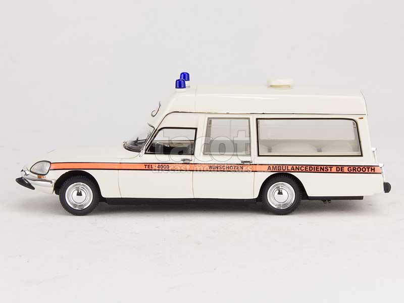 98096 Citroën DS23 Visser Ambulance 1974